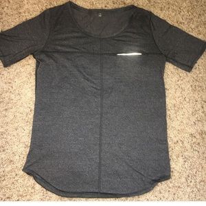 🍋Lululemon Athletica gray TOP.